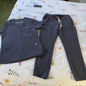 Figs Charcoal grey Yola skinny pants and Casma three pocket top